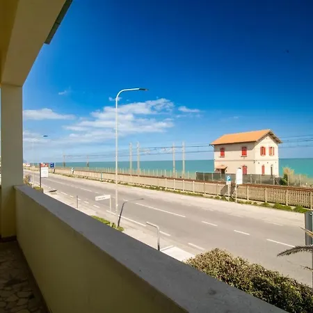 Sea View, Private Parking And Outdoor Courtyard Civitanova Marche