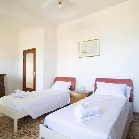 Sea View, Private Parking And Outdoor Courtyard Apartment Civitanova Marche
