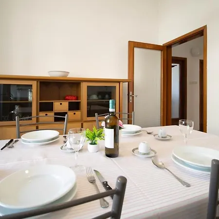 Sea View, Private Parking And Outdoor Courtyard *