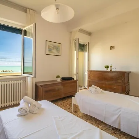 Sea View, Private Parking And Outdoor Courtyard Apartment