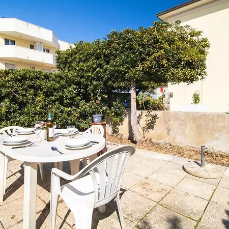 Sea View, Private Parking And Outdoor Courtyard *