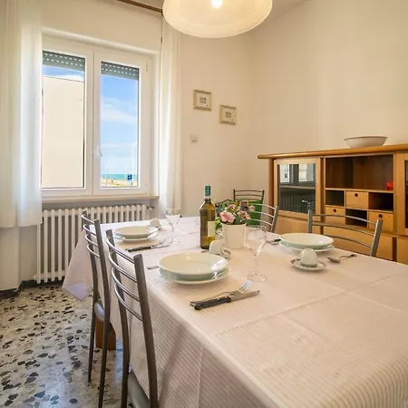 Sea View, Private Parking And Outdoor Courtyard Apartment Civitanova Marche