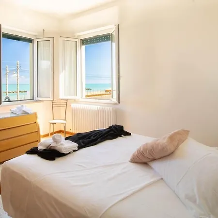 Sea View, Private Parking And Outdoor Courtyard * Civitanova Marche