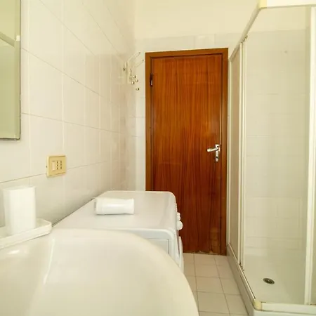 Sea View, Private Parking And Outdoor Courtyard Lejlighed *