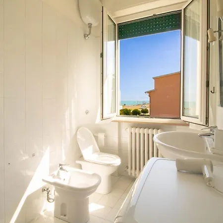 Sea View, Private Parking And Outdoor Courtyard Apartment Civitanova Marche