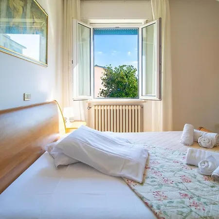 Apartment Sea View, Private Parking And Outdoor Courtyard Civitanova Marche