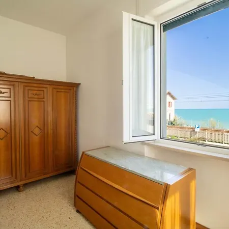 Sea View, Private Parking And Outdoor Courtyard Apartment *